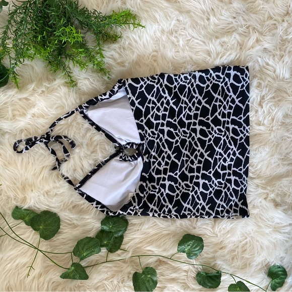 Halter neck Top - Picture 6 of 9